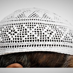 Prayer Cotton Knit Cap – White Flower | سفید پھولوں والی کاٹن نٹ نماز کی ٹوپی