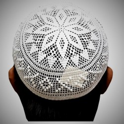 Prayer Cotton Knit Cap – White Flower | سفید پھولوں والی کاٹن نٹ نماز کی ٹوپی