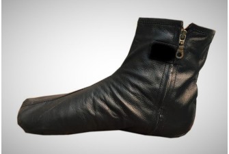 Buy leather socks in Pakistan, also called leather sox or in Urdu چمڑے کی جرابیں